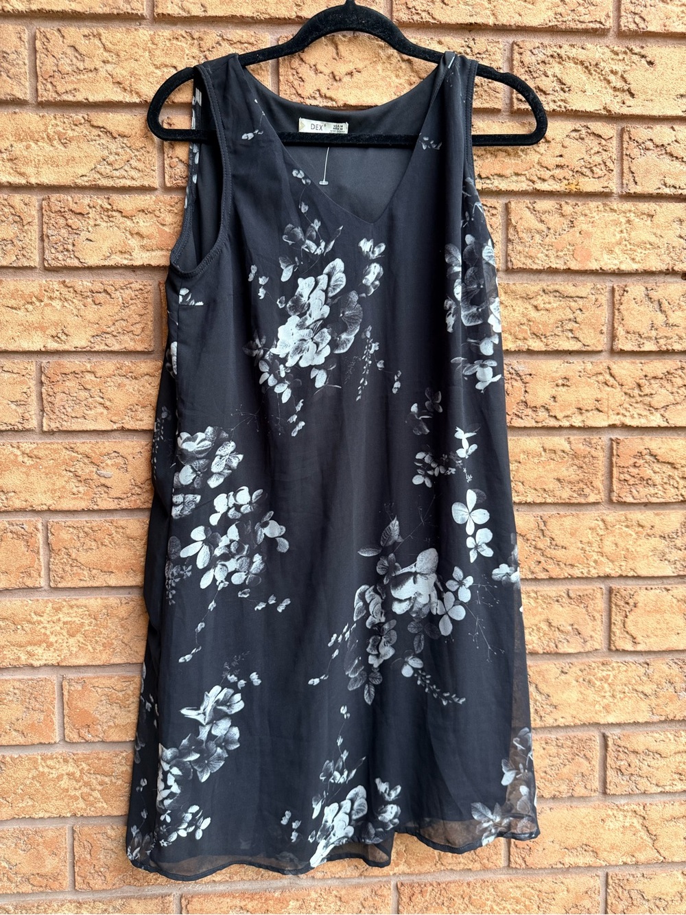💫4/$25 • DEX Black & White‎ Floral Sleeveless V-Neck Sheer Overlay Dress